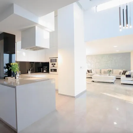 Luxusny Penthouse Nad Jazerami 230 M2, 3X Garaz, Wifi Apartment Senec Exterior photo