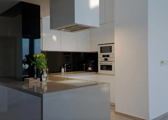 Luxusny Penthouse Nad Jazerami 230 M2, 2X Garaz, Wifi