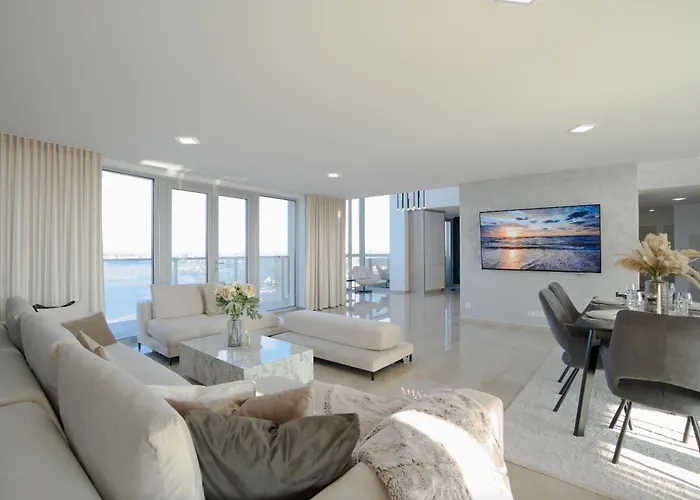Luxusny Penthouse Nad Jazerami 230 M2, 2X Garaz, Wifi