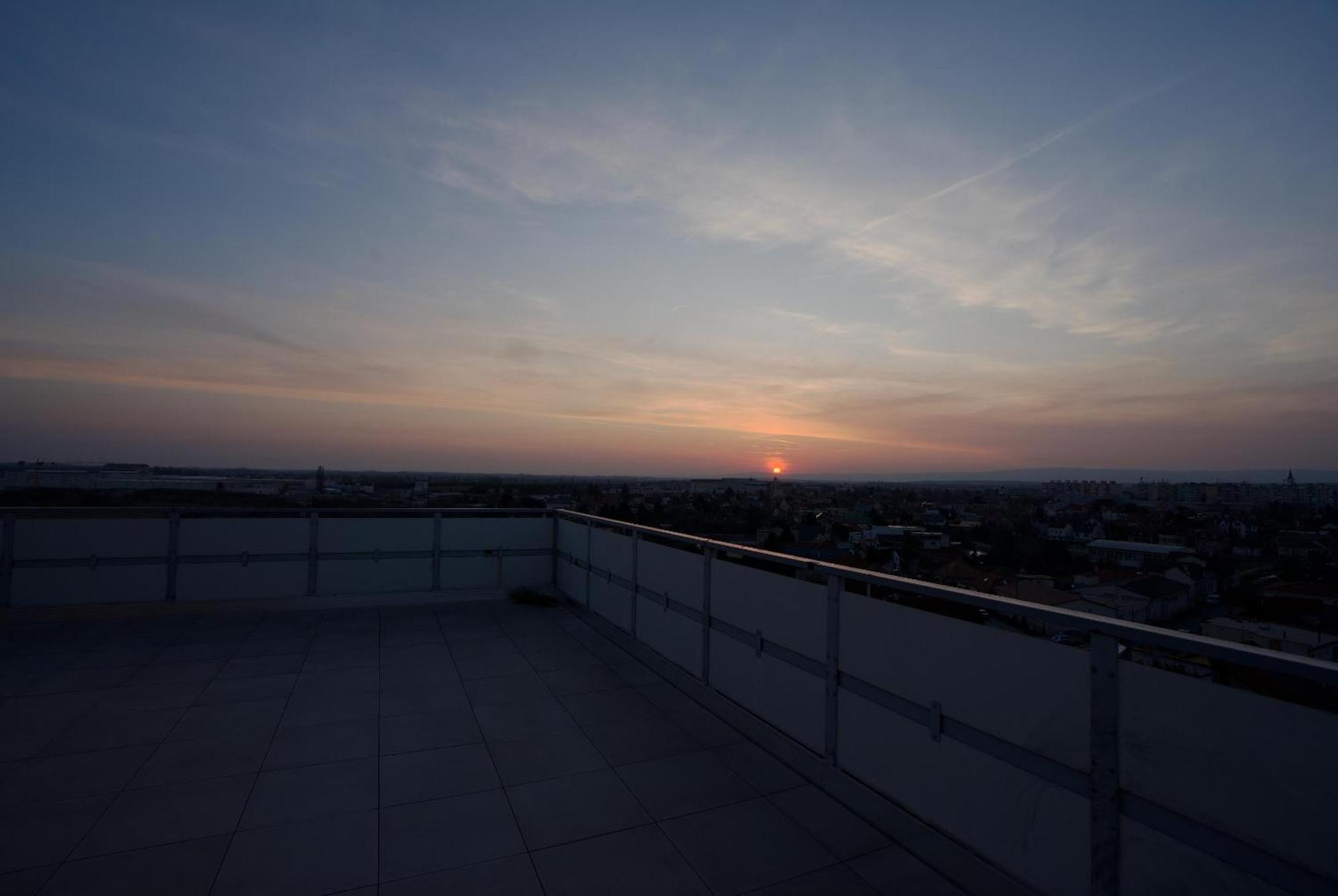 Luxusny Penthouse Nad Jazerami 230 M2, 3x Garaz, Wifi
