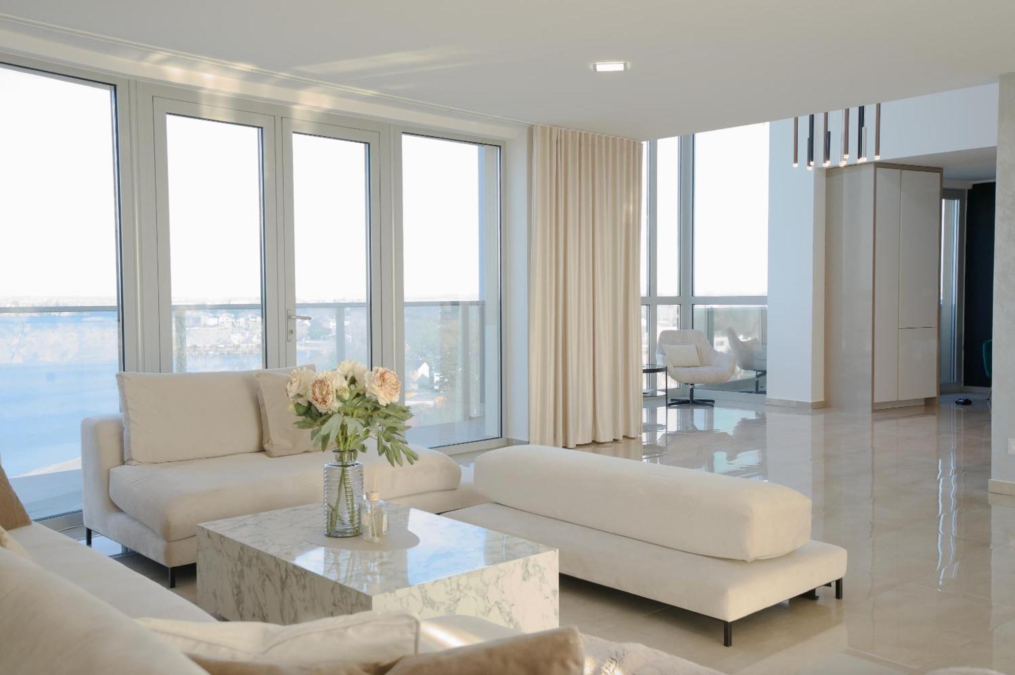 Luxusny Penthouse Nad Jazerami 230 M2, 3x Garaz, Wifi