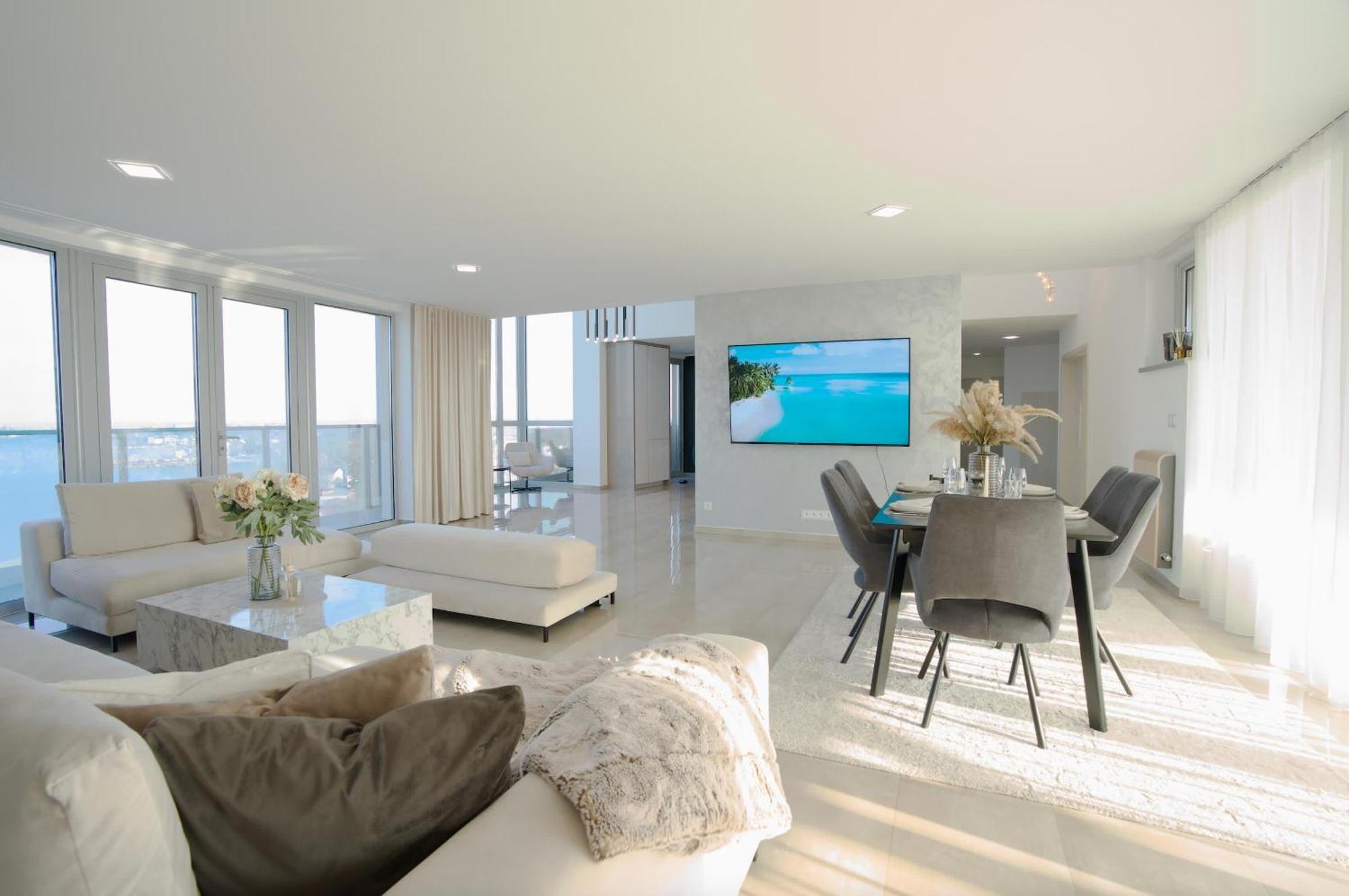 Apartment Luxusny Penthouse Nad Jazerami 230 M2, 3x Garaz, Wifi Senec
