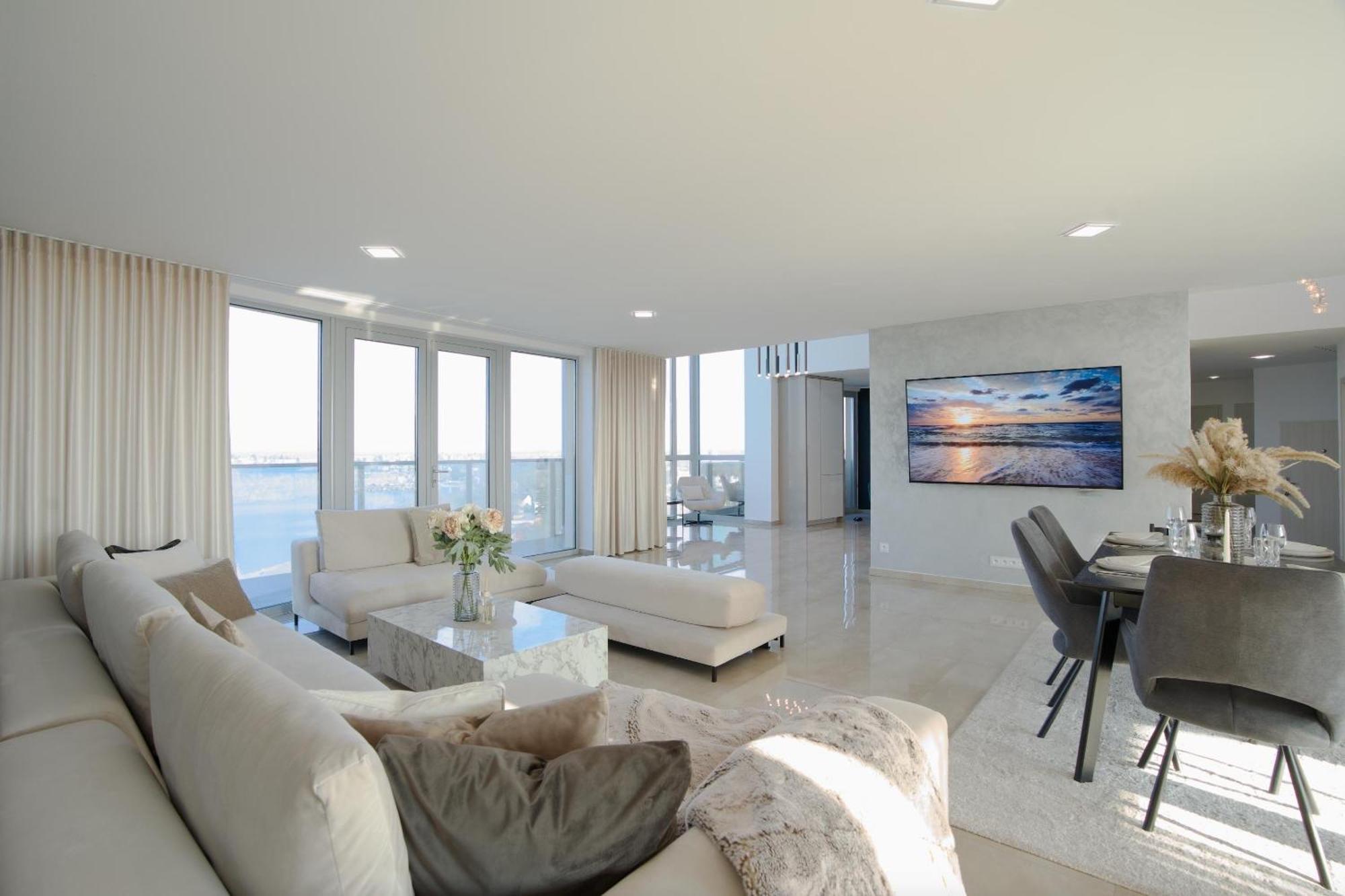 Apartment Luxusny Penthouse Nad Jazerami 230 M2, 3x Garaz, Wifi *