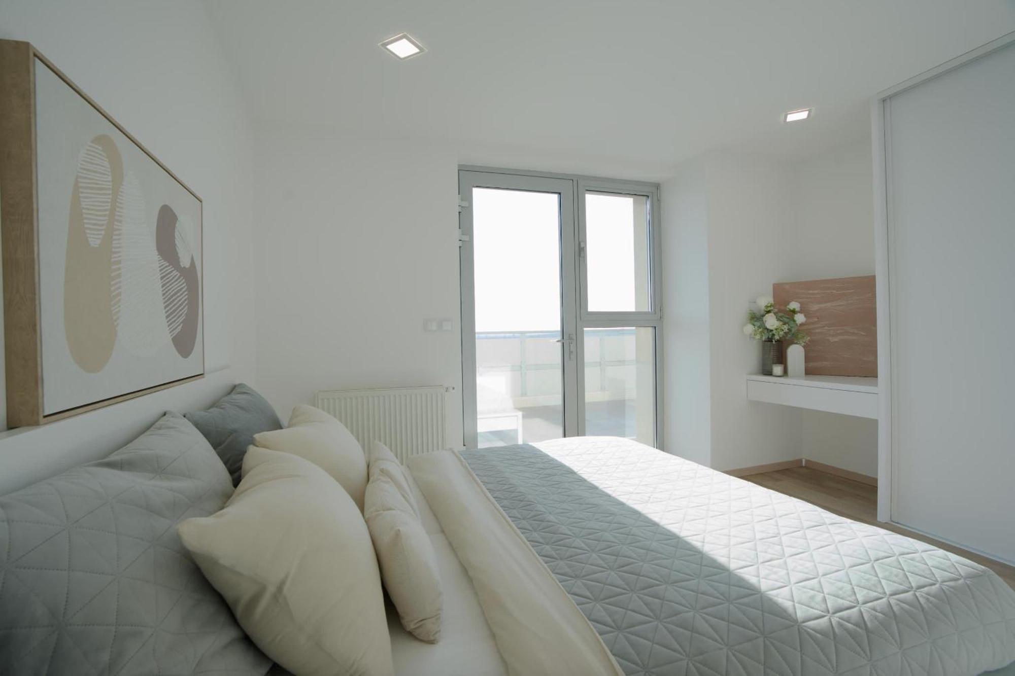 Luxusny Penthouse Nad Jazerami 230 M2, 3x Garaz, Wifi *