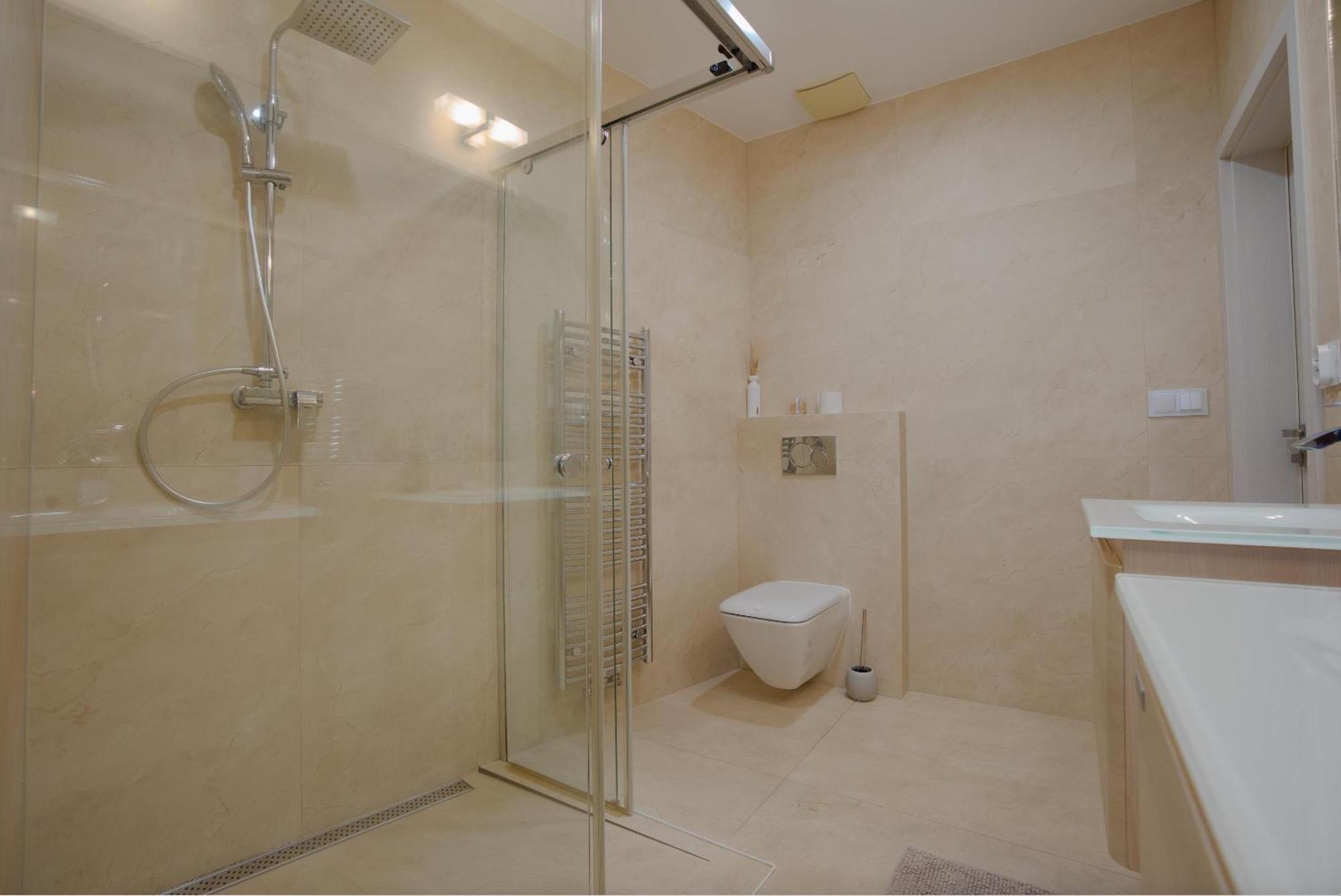 公寓 Luxusny Penthouse Nad Jazerami 230 M2, 3x Garaz, Wifi 塞内奇