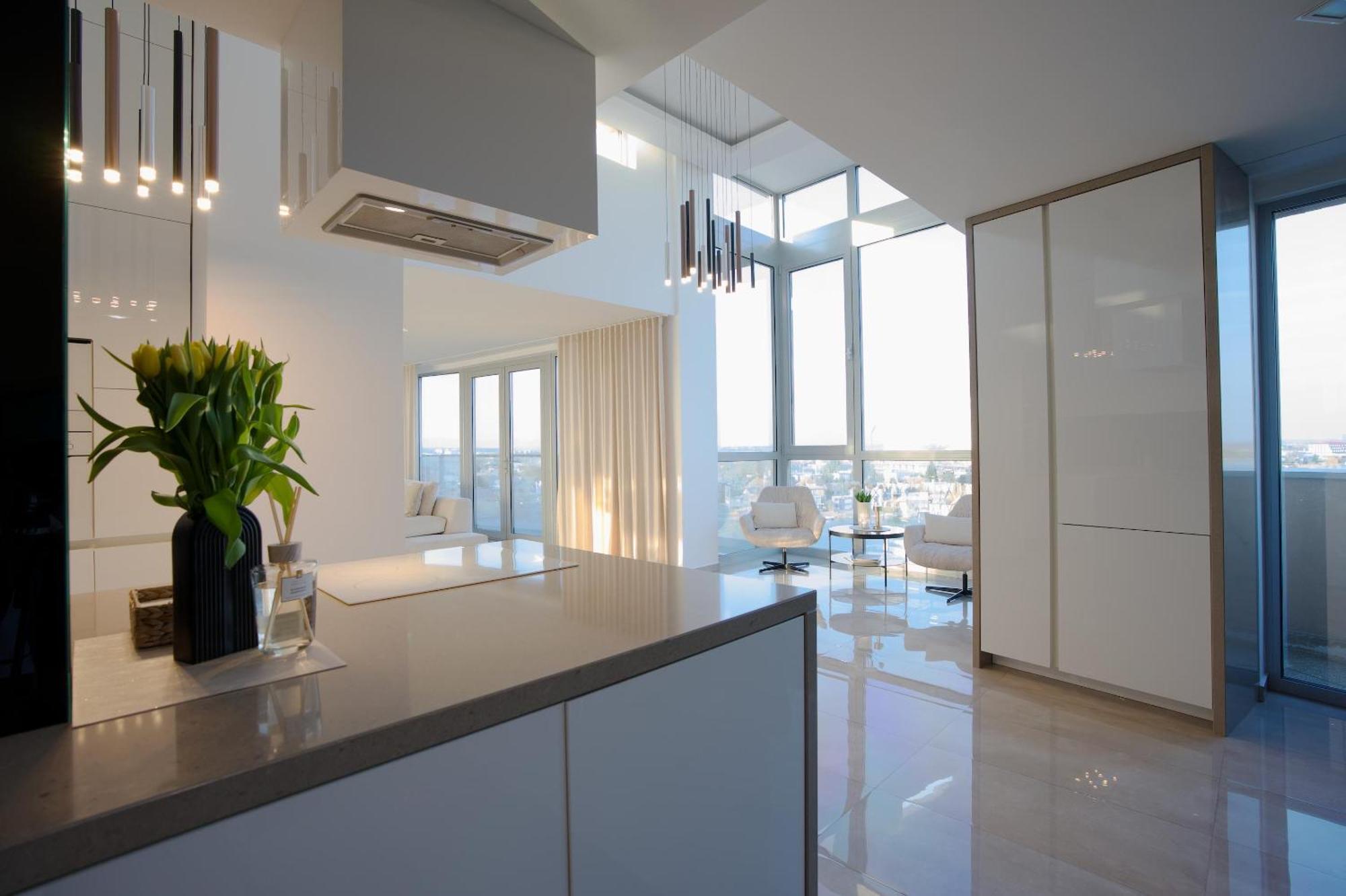 Luxusny Penthouse Nad Jazerami 230 M2, 3x Garaz, Wifi Apartment *