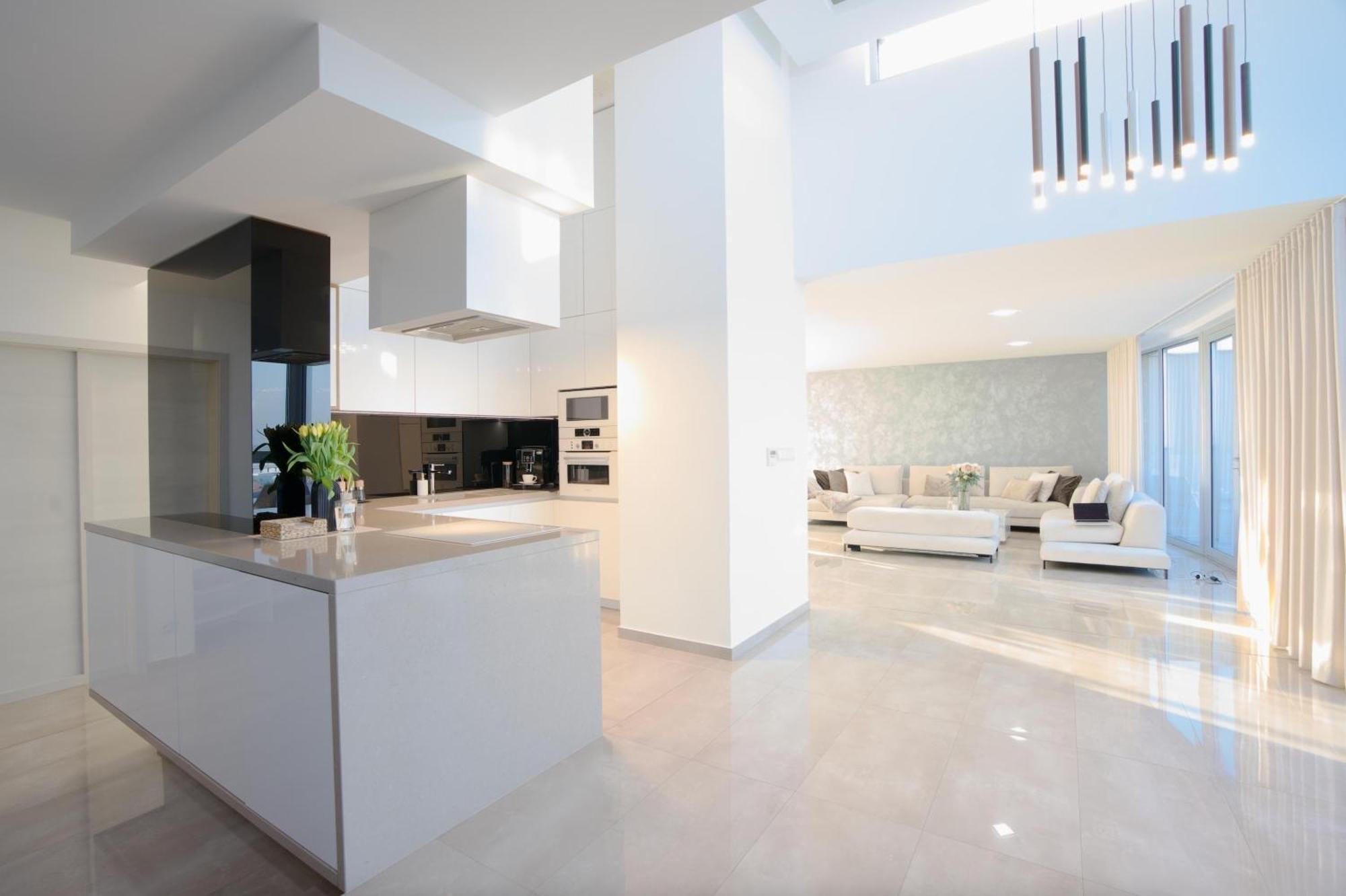 Luxusny Penthouse Nad Jazerami 230 M2, 3x Garaz, Wifi Apartment