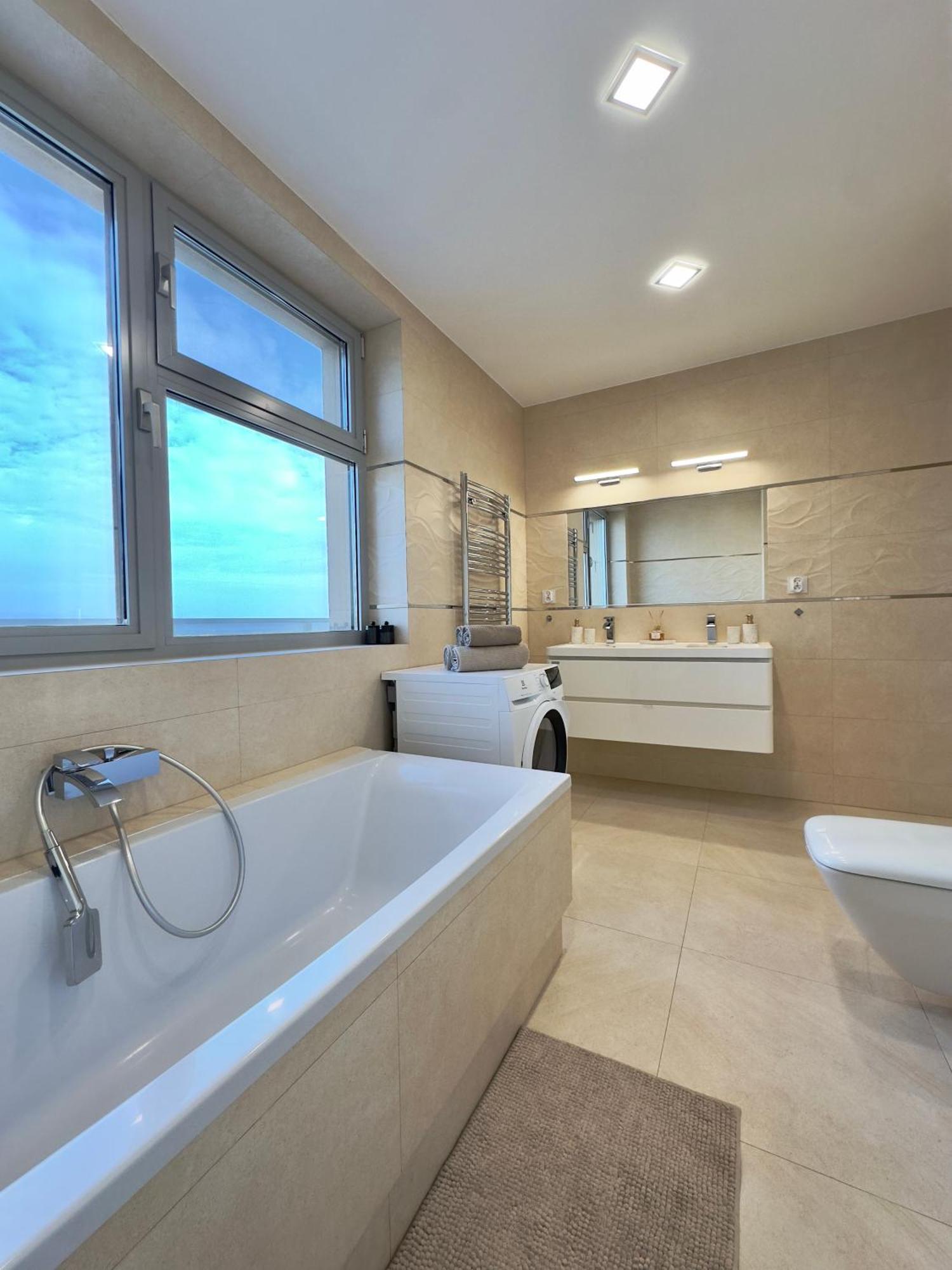 Luxusny Penthouse Nad Jazerami 230 M2, 3x Garaz, Wifi Apartment Senec
