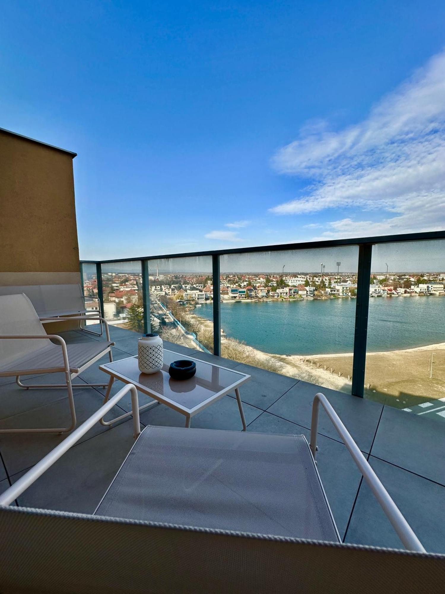 Luxusny Penthouse Nad Jazerami 230 M2, 3x Garaz, Wifi Senec